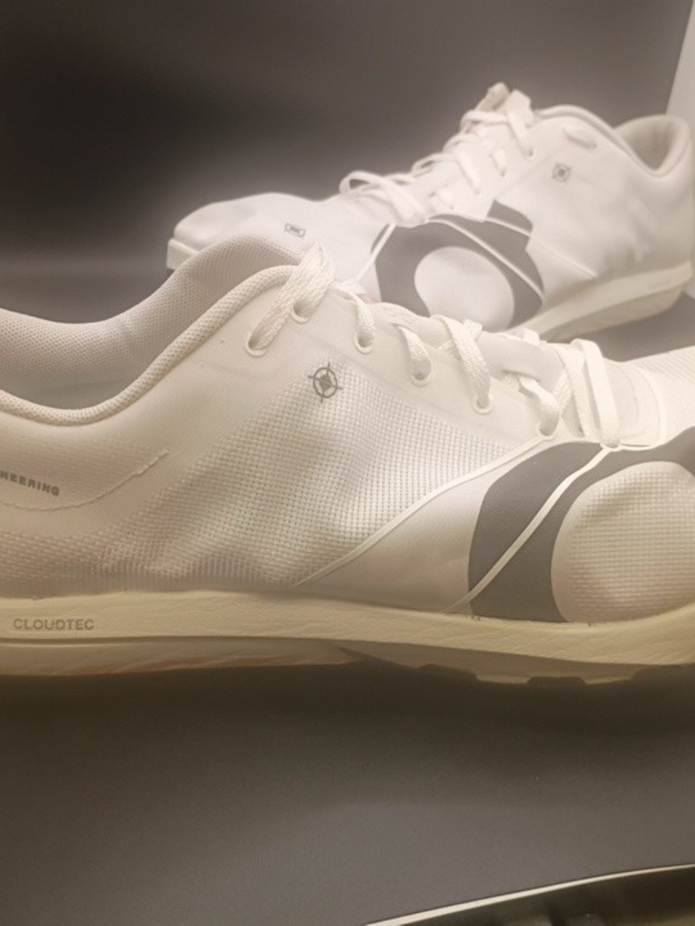 On Cloudspike 10000m Men’s Low Top Lace-Up Sneakers White Size 11.5 JP29.5 - Picture 11 of 11